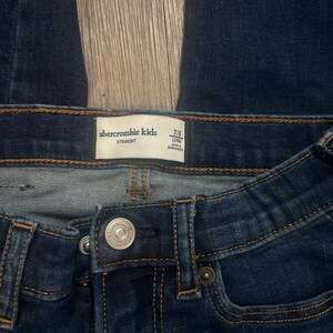 abercrombie kids Straight Leg Dark Wash Stretch Jeans Size 7/8 Long